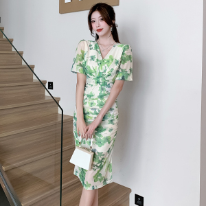 RM21972#夏季新款V领修身包臀花朵名媛风时尚气质中长款连衣裙