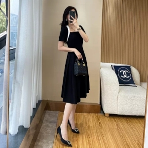 TR43278# 法式轻奢小众黑色晚礼服连衣裙夏季新款高级感宴会显瘦小黑裙 服装批发女装批发服饰货源