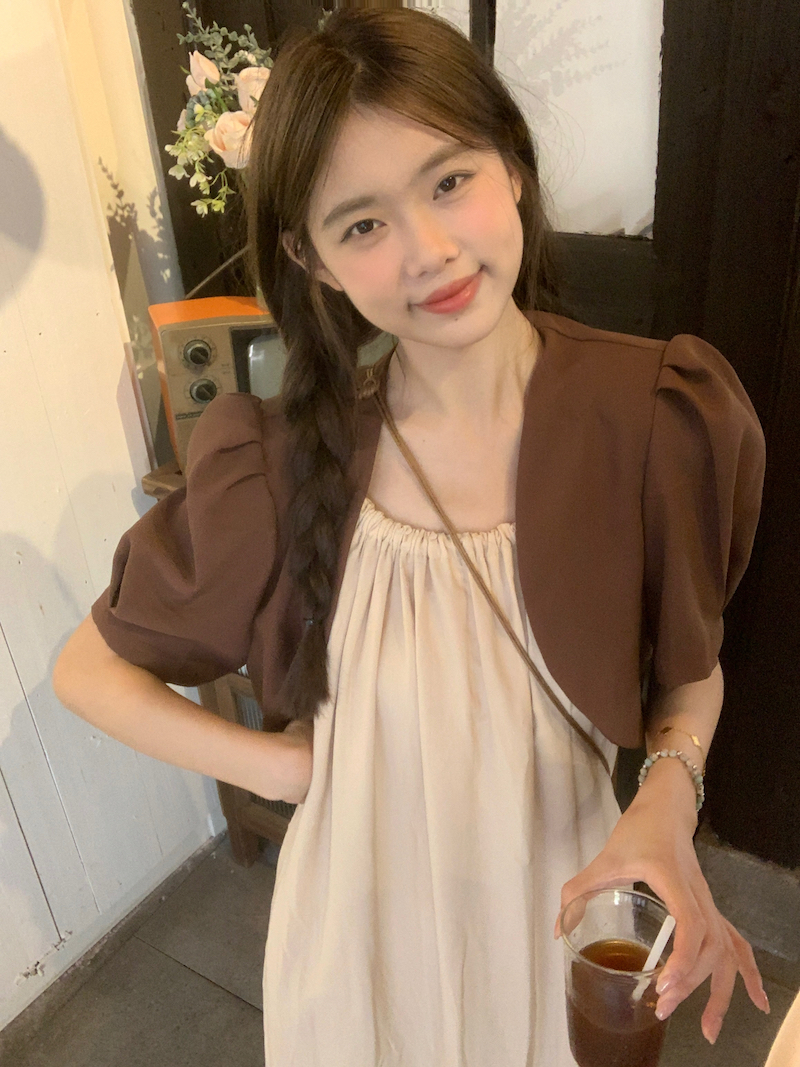 Real shot~Korean style short shoulder-padded jacket + vacation gentle style suspender dress~