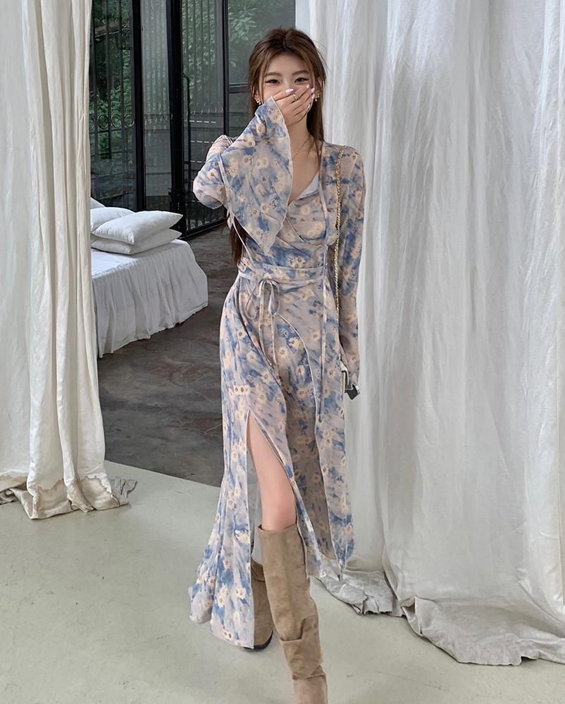 實拍2024秋裝新款喇叭袖碎花連衣裙子女收腰法式復古長裙