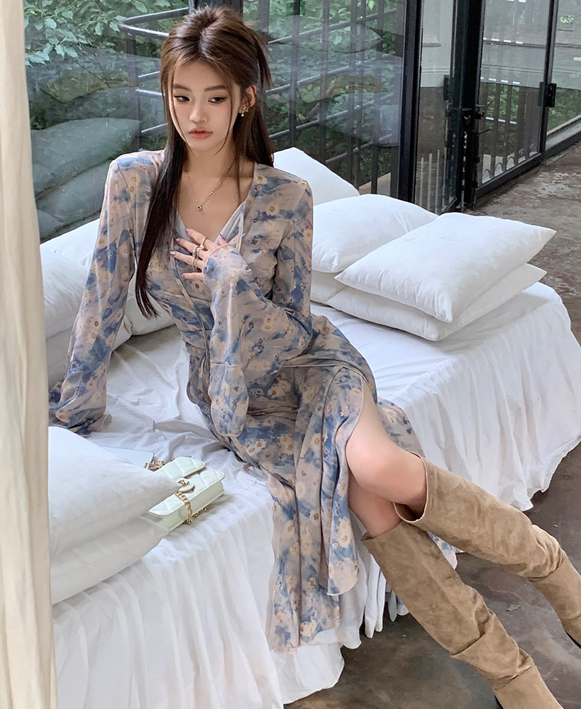 實拍2024秋裝新款喇叭袖碎花連衣裙子女收腰法式復古長裙