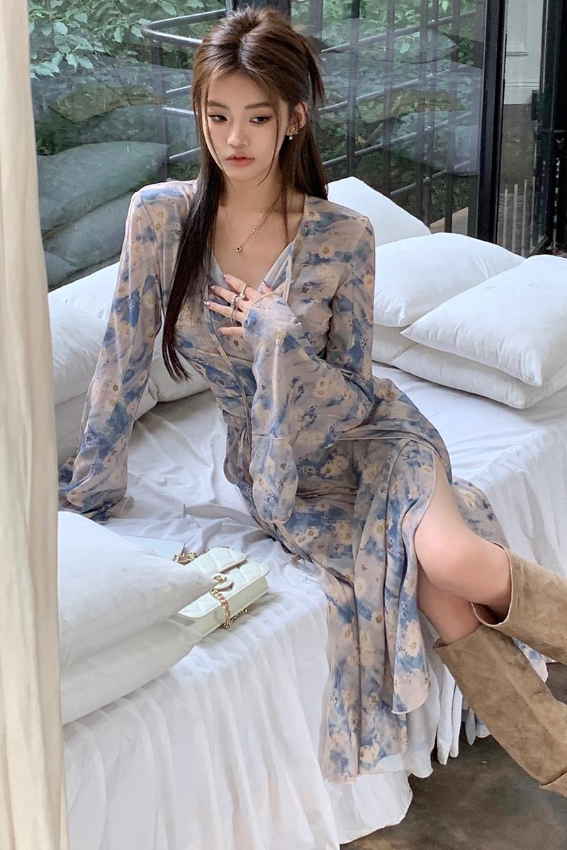 實拍2023夏裝新款喇叭袖碎花連衣裙子女收腰法式復古長裙