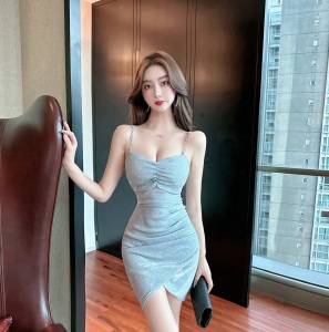 V-neck strap low cut dress with slim fit pleated buttocks and irregular short skirt