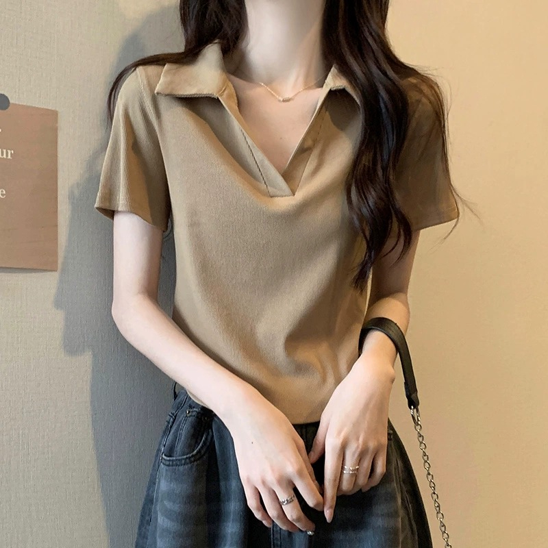 Green polo short-sleeved t-shirt women 2023 summer Korean version slim V-neck solid color bottoming arc hem collar top