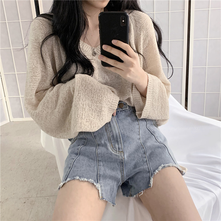 V-neck sweater top women's clothing design sense niche early autumn 2023 new loose lazy wind long-sleeved sweater