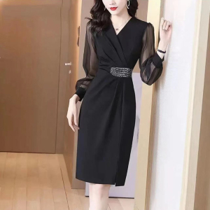 RM21581#赫本风法式连衣裙包臀2023新款女修身高端气质洋气黑色短袖裙子
