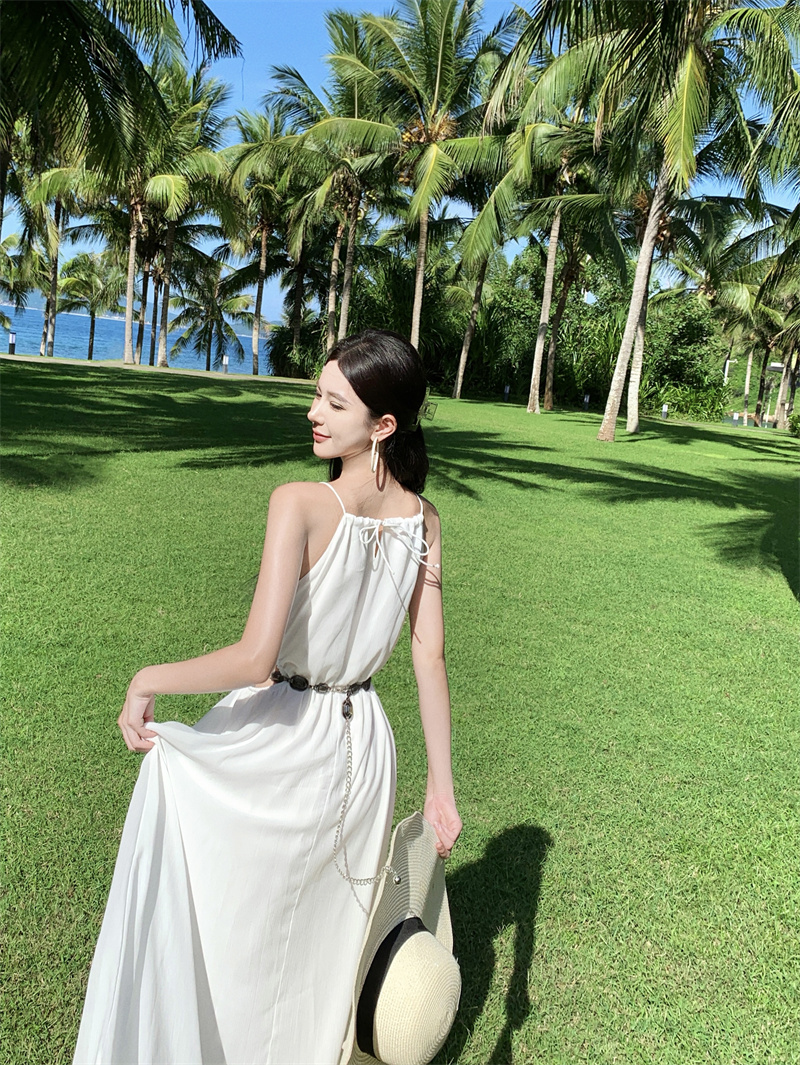 白色無袖掛脖吊帶連衣裙子女夏季2023新款海邊度假風性感開叉長裙