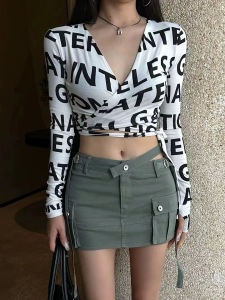 TR49098# 早秋新款气质V领修身T恤女短款显瘦韩版字母印花设计感系带上衣女