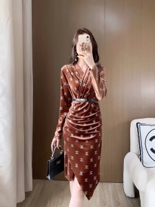 RM24320#新款长袖V领烫金字母超修身气质优雅洋气连衣裙中裙