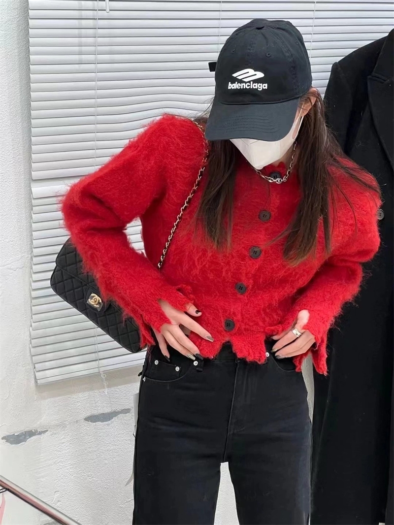 2023 autumn and winter knitted sweater South Korea Dongdaemun net red same style GLYP trendy brand tattered small fragrance cardigan sweater women