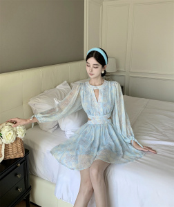 TR49267# 新款法式轻奢性感小心机露腰灯笼袖显瘦碎花连衣裙 服装批发女装批发服饰货源