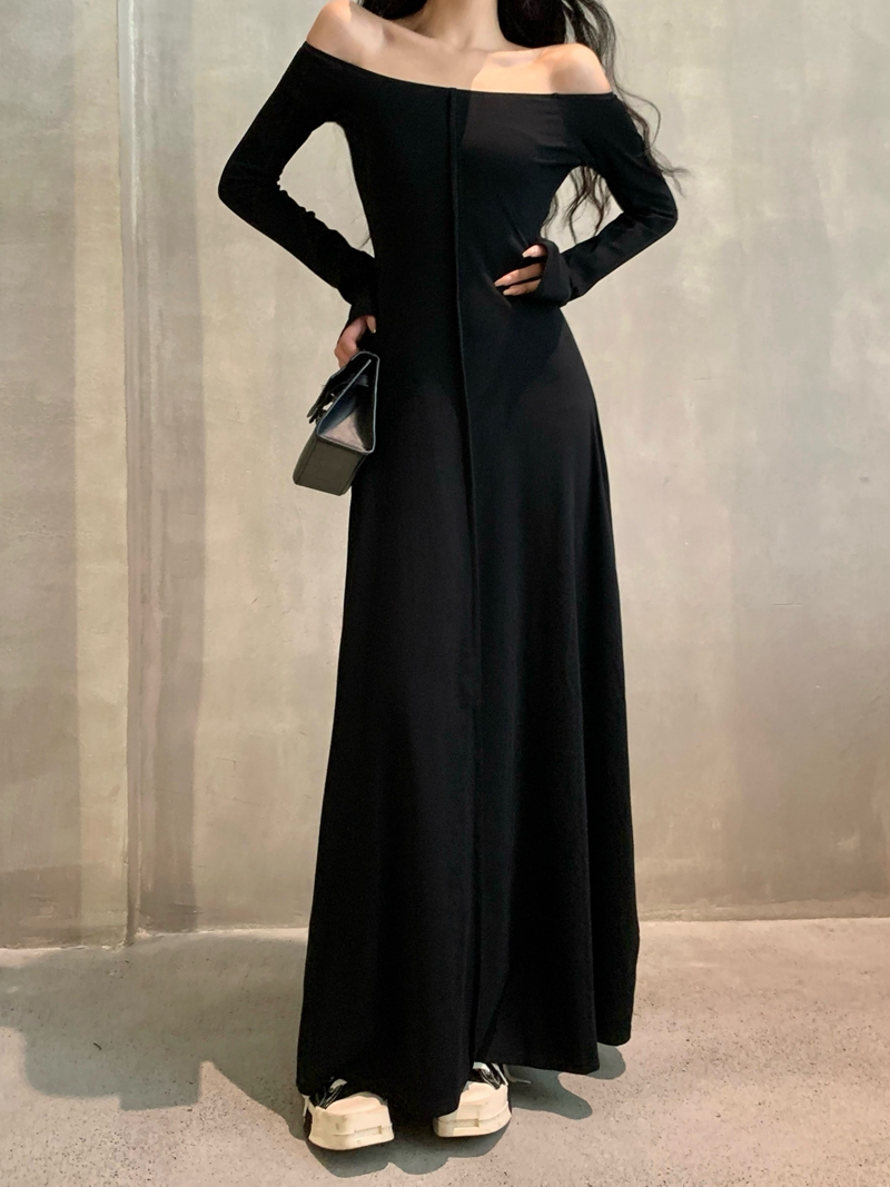 实拍春夏新款法式高级感一字肩设计感黑色长袖针织连衣裙