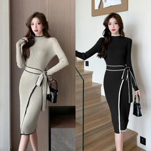 Standing collar contrasting color mid length skirt with tie waist for slimming long sleeved knitted dress for women