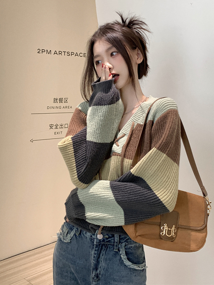 条纹撞色系带针织毛衣女秋冬2025新款设计感V领短款长袖上衣