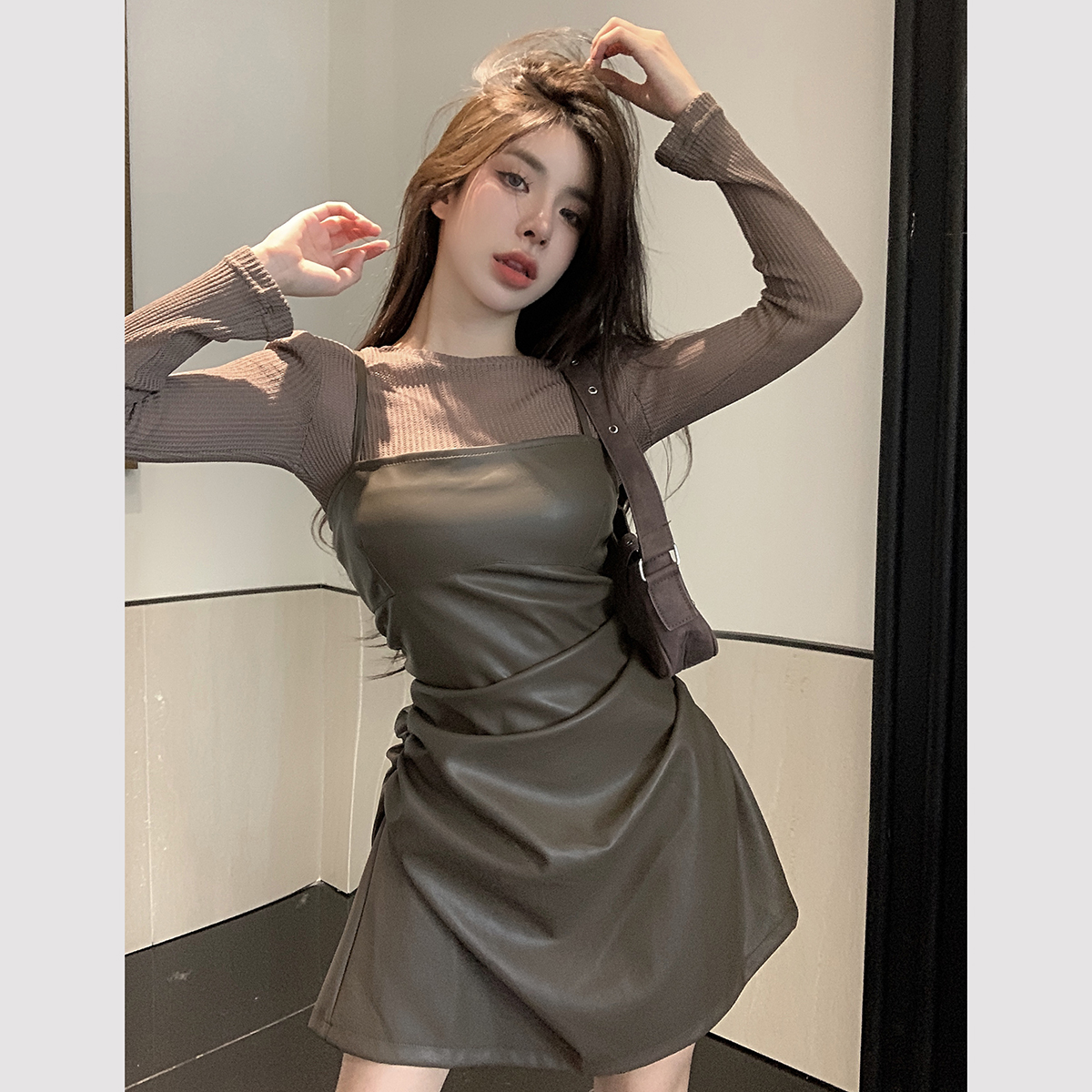 韩版修身打底衫+PU吊带抹胸小皮裙吊带裙套装