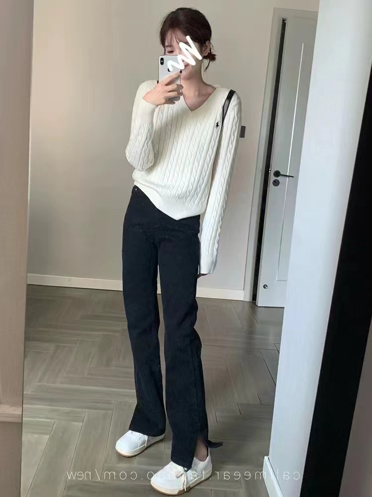 American retro v-neck embroidery twist white sweater women's autumn and winter loose slim long-sleeved knitted sweater bottoming top