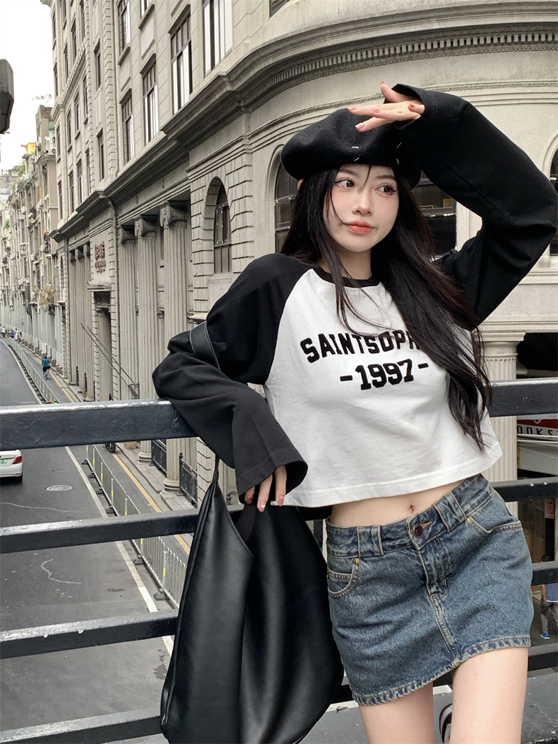 American retro contrasting letter long-sleeved T-shirt for women 2023 autumn and winter new hot girl slim-fitting inner layering shirt top
