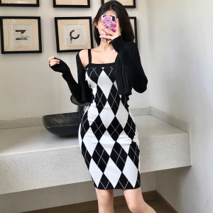 TR48390# 秋装新款时尚性感短款格子开衫外套+修身显瘦包臀吊带连衣裙套装 服装批发女装批发服饰货源