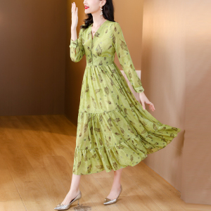 RM21747#连衣裙女2023年秋季新款长袖高级感法式V领修身显瘦中长款碎花裙