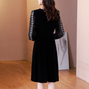RM22953#黑色丝绒连衣裙女2023早秋新款高端精致绣花长袖气质显瘦裙子
