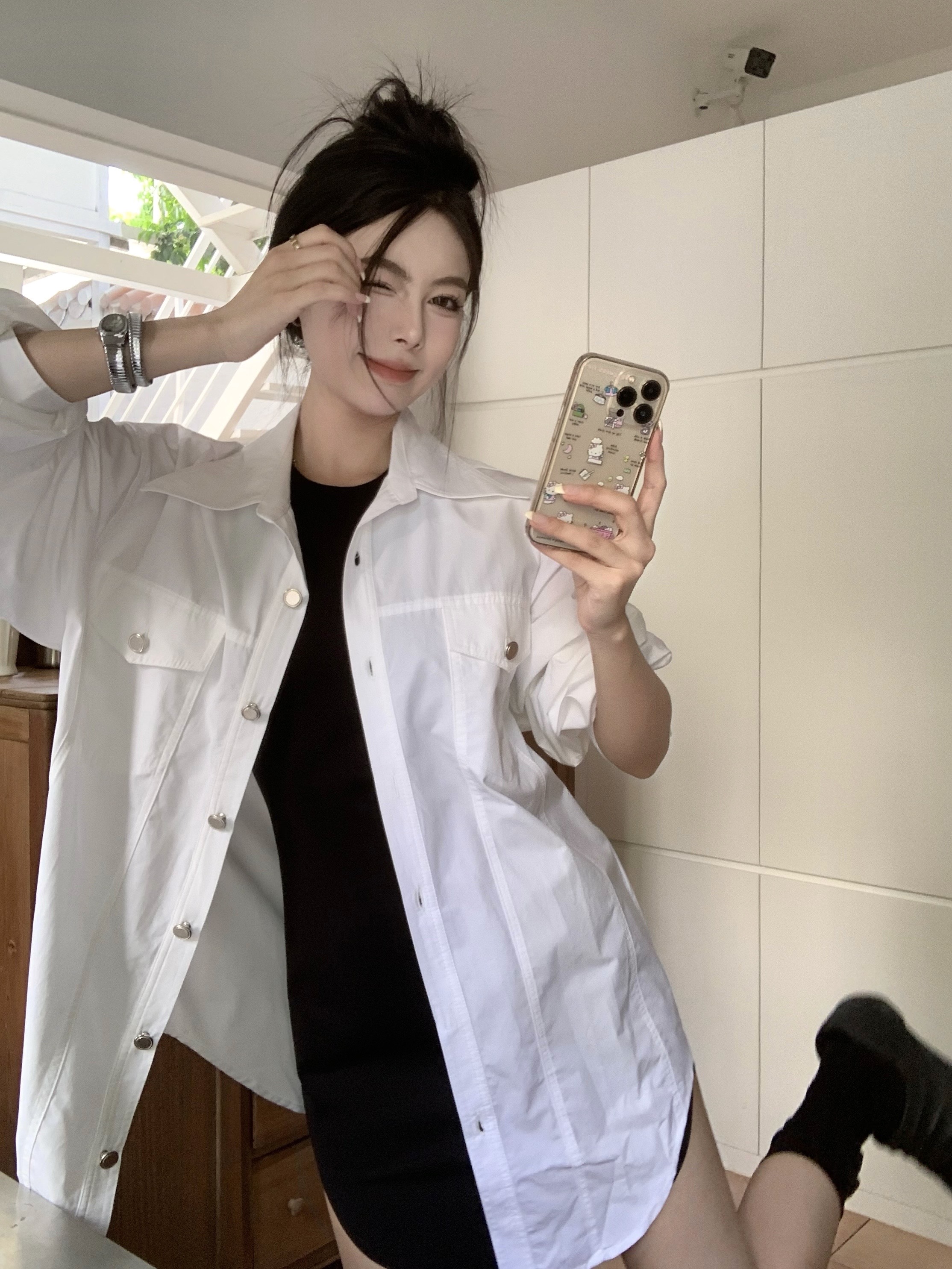 Real shot of sleeveless shoulder-length dress that covers the belly and looks slimming, casual loose polo long-sleeved shirt jacket