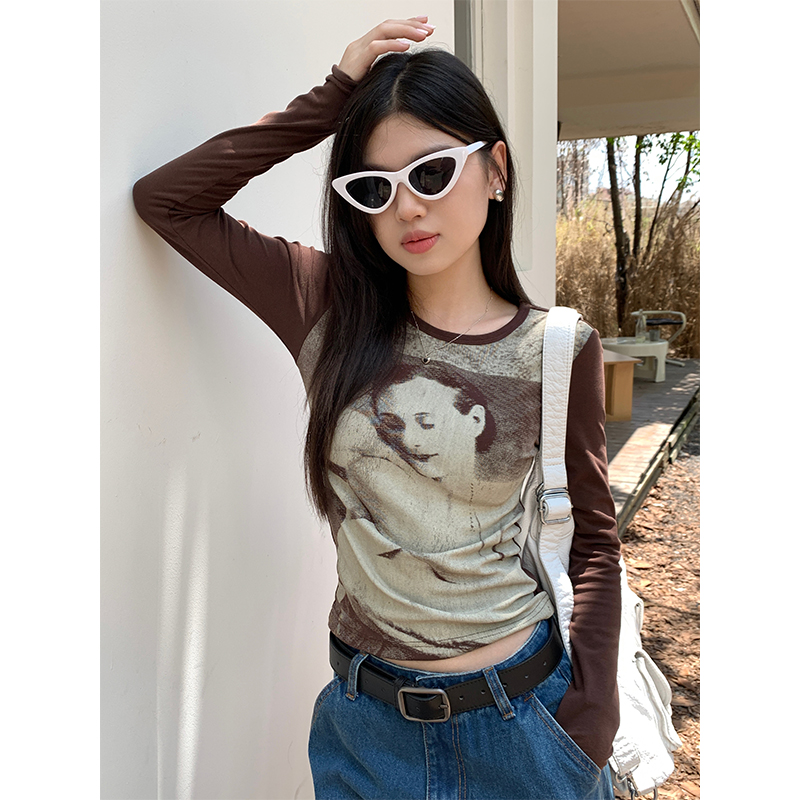 Real shot of American retro hottie slim round neck slimming bottoming top for women 2024 early spring long-sleeved short T-shirt