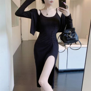 RM21885#纯欲风吊带连衣裙女2023秋辣妹收腰褶皱显瘦开叉两件套包臀裙子