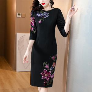 RM24565#黑色绣花钉珠连衣裙女秋季新款高级感气质显瘦修身包臀裙子2023