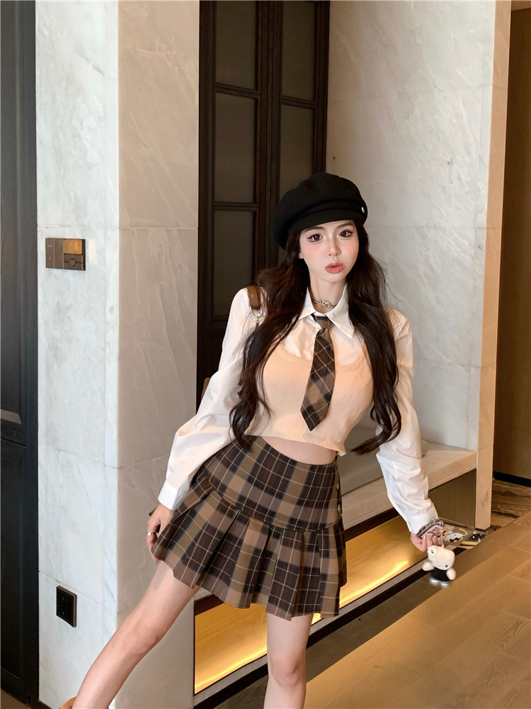 Real shot!  College-style lapel long-sleeved shirt slim-fitting short vest plaid pleated skirt three-piece set