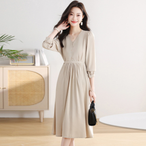 RM22604#米杏色茶歇法式连衣裙女秋新款气质高级感温柔风V领收腰长裙
