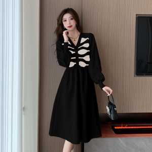 Fake Two Piece Knitted Dress Women's Autumn Style V-Neck Mid length Dress Cover Up and Show Thin A-line Skirt