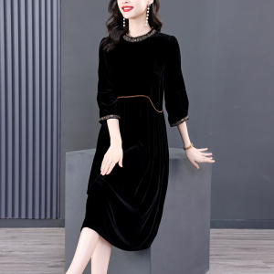 RM22589#丝绒连衣裙2023秋冬新款女气质大牌高端绣花桑蚕丝高级感裙子