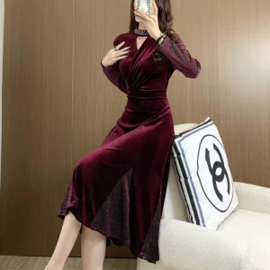 RM23760#高档连衣裙女2023年秋新款气质收腰修身显瘦高级丝绒V领长裙