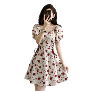 RM22926#女玫瑰花碎花连衣裙子法式显身材收腰泡泡袖方领短裙
