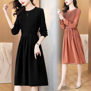 RM22970#秋季新款时尚风琴皱轻奢复古赫本风连衣裙显瘦显气质