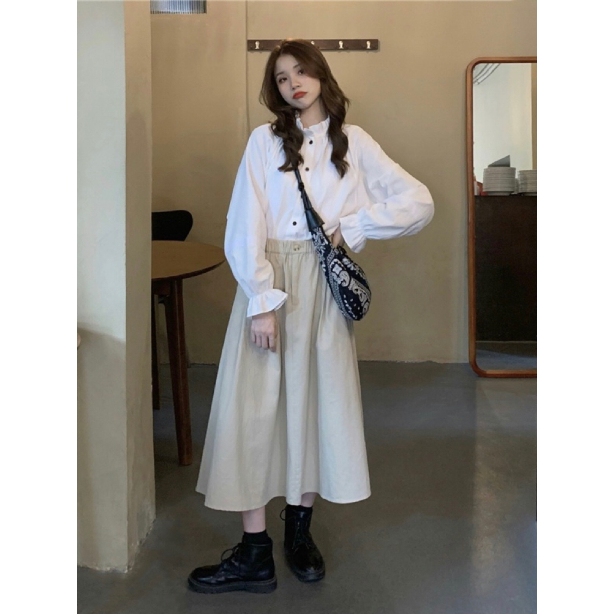 Real shot!  Korean retro lantern sleeve stand-collar white shirt + versatile high-waisted A-line hem skirt suit