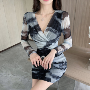 Mesh printed ink painting halo dyed Chinese style V-neck long sleeved cross pleated slim fitting buttocks skirt