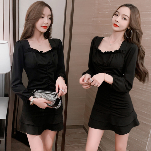 Retro Girls' First Love Wooden Ear Edge Pleated Square Neck Show Chest Long Sleeve Dress