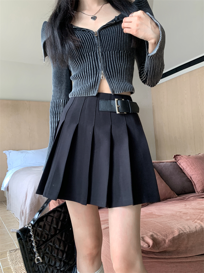 Real shot of retro street preppy culottes, high-waisted pleated A-line skirt, short skirt