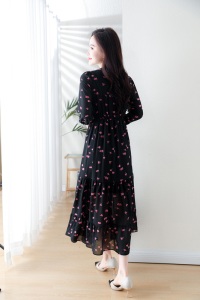 RM23207#黑色雪纺碎花连衣裙新款法式复古风修身显瘦v领轻奢茶歇长裙