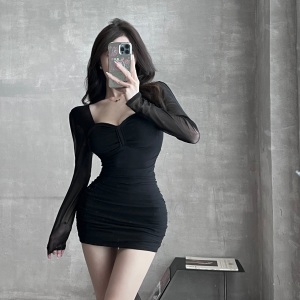 Mesh wrap buttocks long sleeved dress， pure desire V-neck tight and slimming dress