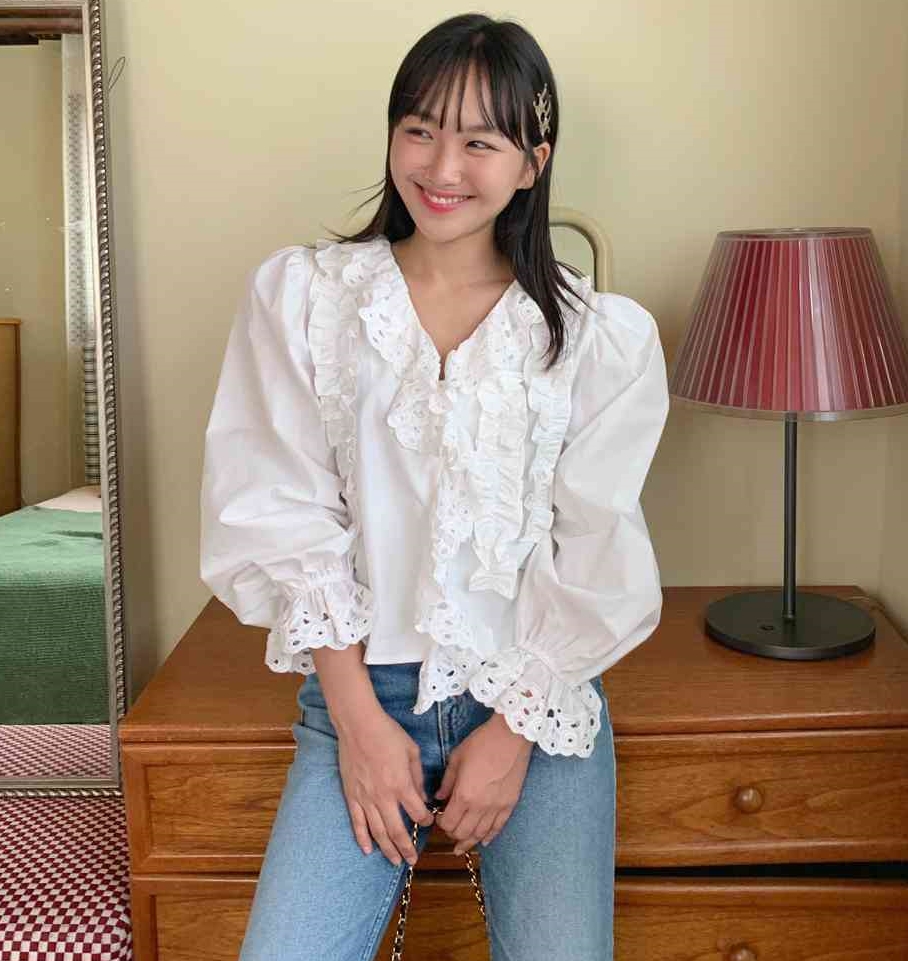 !  Korean ins pleated lace V-neck sweet puff sleeve long-sleeved shirt ladylike temperament shirt