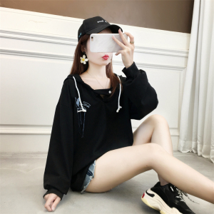 TR54676# 首发鱼鳞后包领连帽V领撞色卫衣女潮薄款刺绣 服装批发服饰货源女装批发