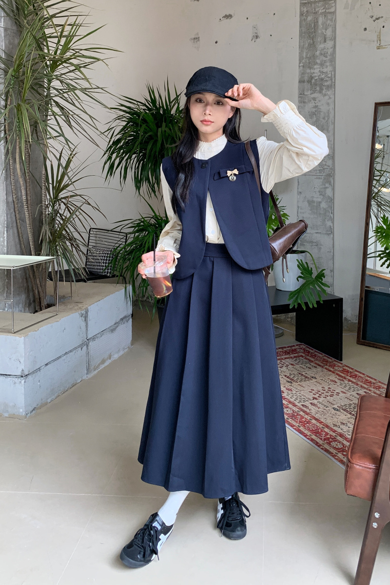 Actual shot 8979+8980+8981#Spring age-reducing college style shirt, vest and skirt suit