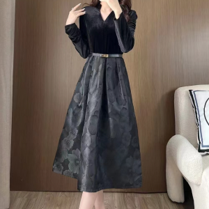 RM23757#拼色长袖V领连衣裙高贵洋气设计感2023秋装新款显瘦中长裙子