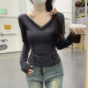 RM23502#辣妹v领白色长袖t恤女秋季新款设计感小众鱼骨修身显瘦打底衫上衣