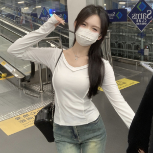 RM23502#辣妹v领白色长袖t恤女秋季新款设计感小众鱼骨修身显瘦打底衫上衣