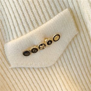 RM23444#新款港风ins设计小众针织开衫短款气质单排扣别致毛衣