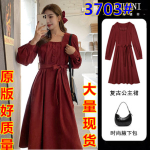 RM23512#红色连衣裙女长袖秋季2023新款方领收腰显瘦复古法式高级感裙