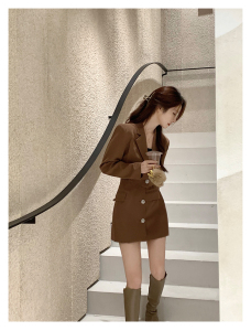 TR59026# 伯克利日记西装短款外套上衣半裙两件套装 服装批发女装批发服饰货源